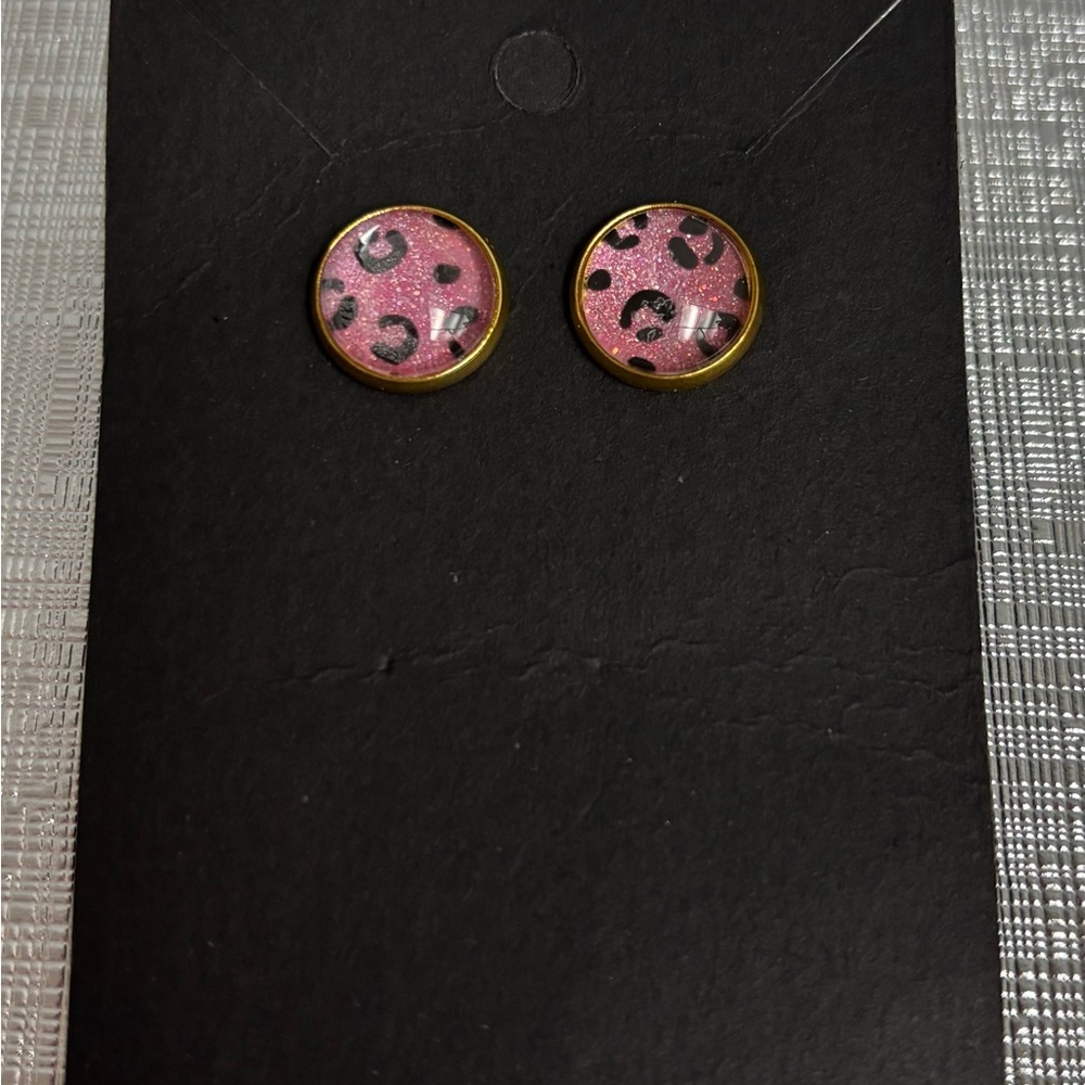 5/$25 (Pick 5 items for $25 Labeled) Pink Leopard Print Stud Earrings